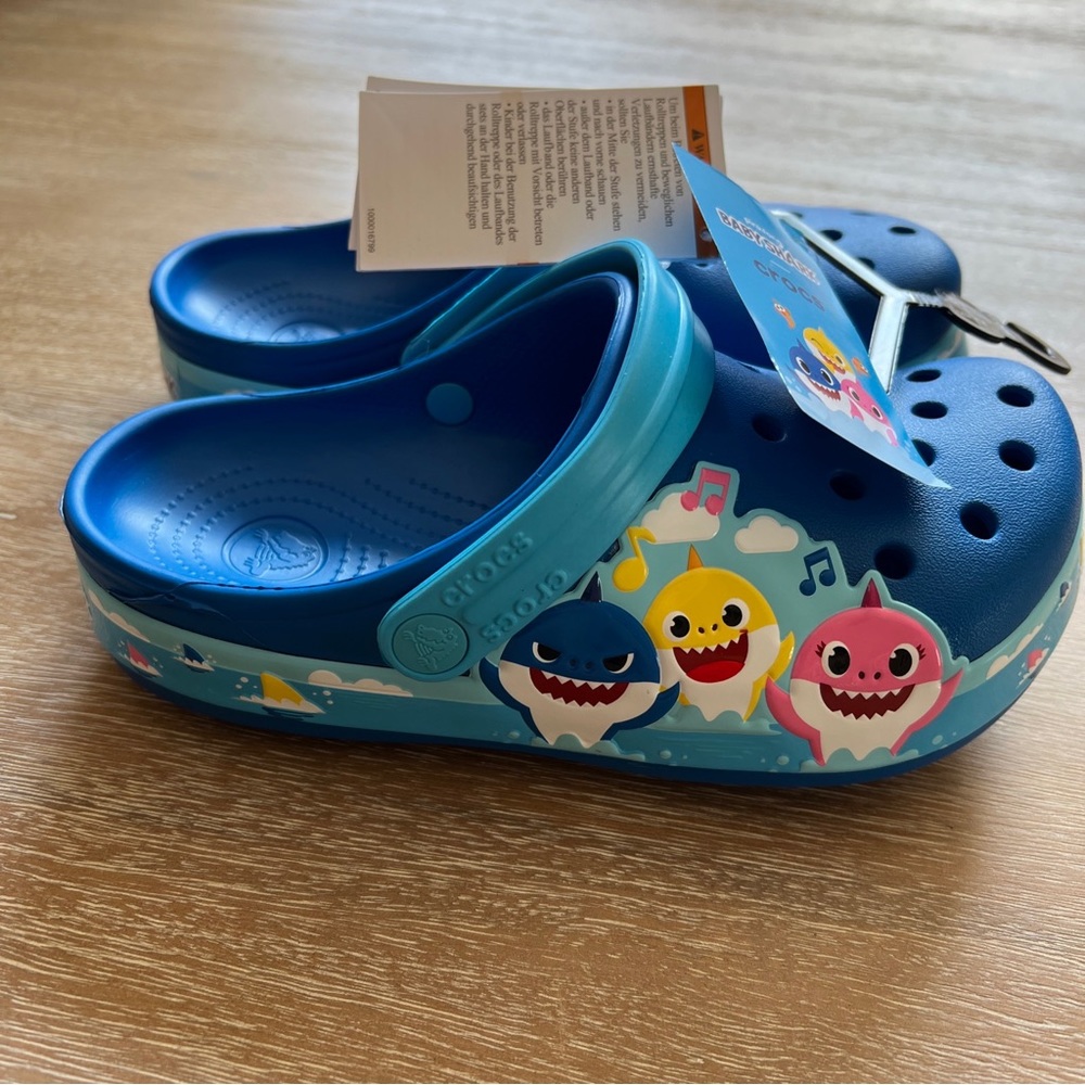 Crocs Kids FunLab Baby Shark Band Clog Size j3 - Picture 5 of 8